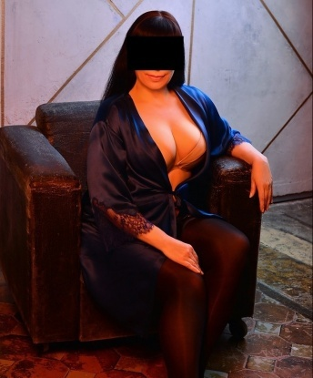 Соблазнительная брюнетка с изысканными формами приглашает в свой уютный логово для наслаждения и удовольствия. Я буду твоим огненным ангелом, готовым исполнить все твои желания! 1878, 48 лет