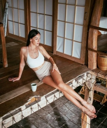 В Москве я нахожусь недавно, но уже успела найти своих постоянных ценителей женской красоты и страсти. Мои услуги нацелены на то, чтобы доставить тебе незабываемое удовольствие и позволить тебе погрузиться в мир наслаждения. Мои отзывы говорят сами за себя - мои клиенты наслаждаются каждой минутой проведенной со мной, и хотят вернуться снова и снова. Фото в моем портфолио помогут тебе увидеть всю мою красоту и чувственность. Разреши себе роскошь встречи со мной, и я сделаю все, чтобы ты получил максимум удовольствия от нашей встречи. 🌹😈💋 #Москва #Москвы #вМоскве 3640, 28 лет