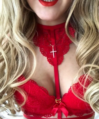 ✨
Вместе мы сможем окунуться в мир страсти, любви и удовольствия. 💕 Мои услуги включают классический секс, эротический массаж, стриптиз и многое другое. Я открыта для экспериментов и готова исполнить ваши самые сокровенные фантазии. 😉
Фото, которые вы видите, настоящие и гарантированно принадлежат мне. Для вашей анонимности моё лицо не показано на фото, но вы не останетесь разочарованы, ведь мои формы идеальны. 🌟
Мои клиенты ценят меня за нежность, профессионализм и внимание к их желаниям. Я создам атмосферу релакса и комфорта, чтобы вы полностью расслабились и насладились нашей встречей. 💋
Оставьте свои заботы и суету за порогом — я помогу вам забыть обо всём и погрузиться в мир наслаждения. 👄 Не упустите возможность провести время с настоящей леди, живущей в Москве! 🌃
Оставьте заявку на встречу со мной — и я обещаю, что это будет незабываемо! 💫 6341, 22 года